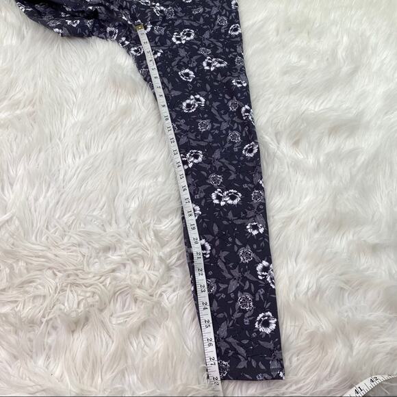 Fabletics Powerhold Workout Leggings Gray Size M Floral - Picture 4 of 7